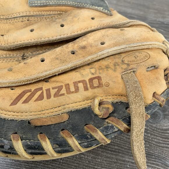 Mizuno MFR C022 Max Flex Professional Model Pro Scoop RHT Catcher's Glove Mitt - Picture 6 of 9